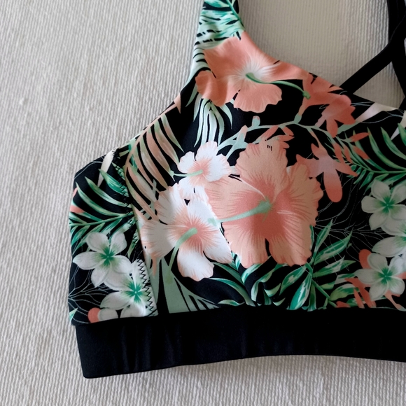 VENUS Sport Bikini Top, size 4 - Picture 3 of 15